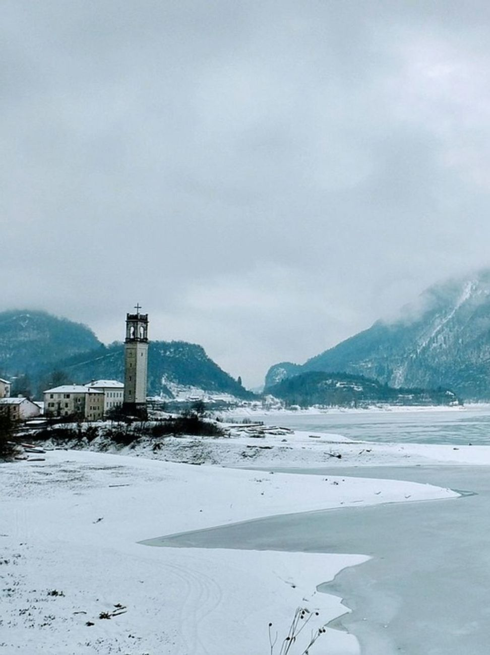 Ritratto della guida dopo una lunga giornata di pesca invernale